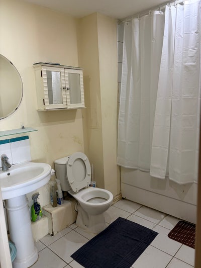 Spacious Double Room for Girls/couples Main Photo