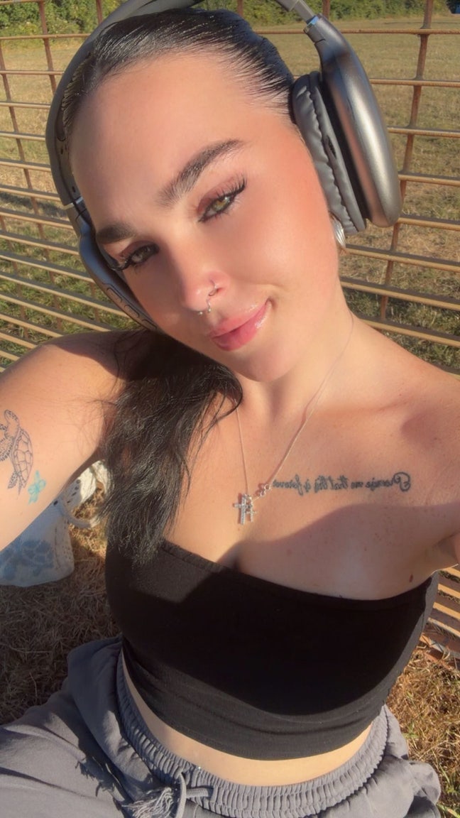 I am a professional female aged 20 i am looki... Main Photo