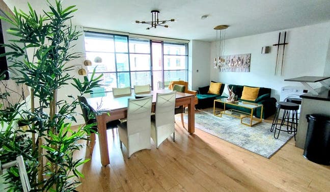 Exclusive 3bed, bills included. Piccadilly  Main Photo