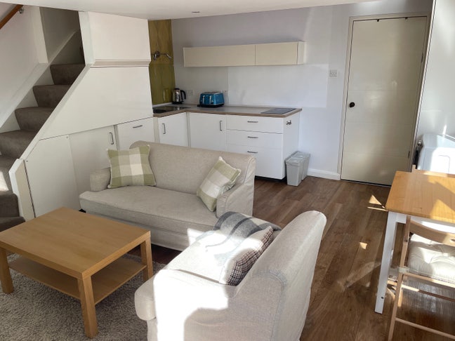 Quiet One-Bed Duplex in OX3 with Parking Main Photo