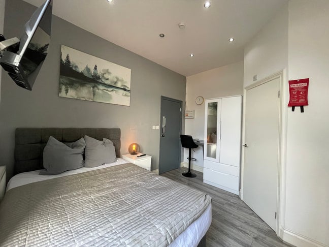 Celeb Style Living Studio Room Available Now Main Photo