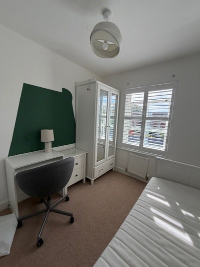 &pound;600 bills included double room in a new built  Main Photo