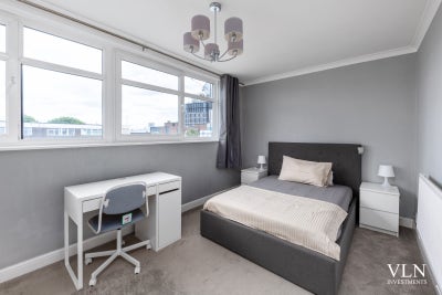 🏡 Farringdon - Big Room - Move in Asap! Main Photo