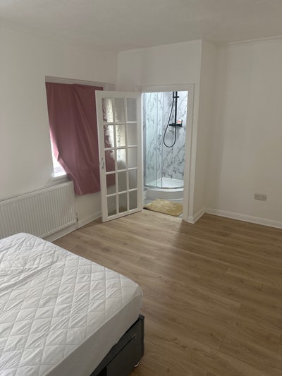1 Semi Furnished Ensuite Room Available  Main Photo