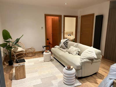 Double room in 2 bed flat Boscombe Main Photo