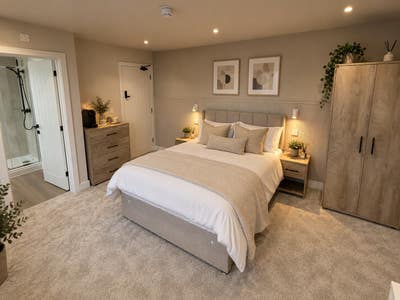 Ensuite Double Rooms | IP3 | Available Now! Main Photo
