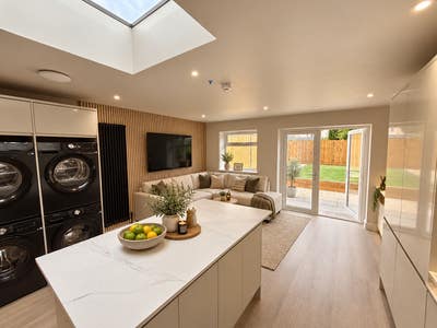 Ensuite Double Rooms | IP3 | Available Now! Main Photo