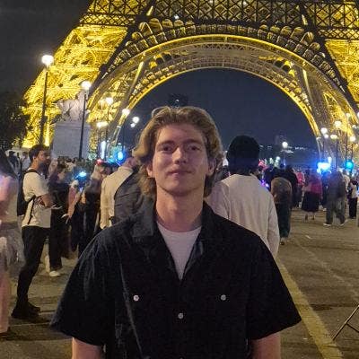 Professional Male seeks a single or double room Main Photo