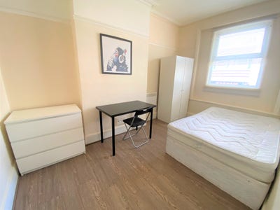 Double Room Available in Turnpike Lane N15 *.* Main Photo
