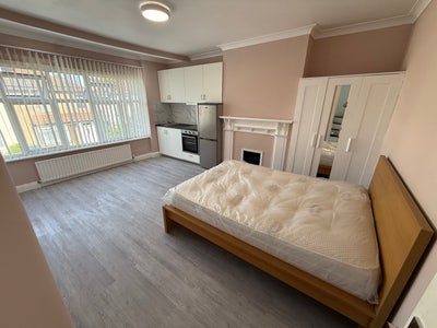 “Large studio for rent “ Main Photo