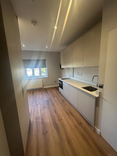 Studio flat near Hanger Lane station  Main Photo