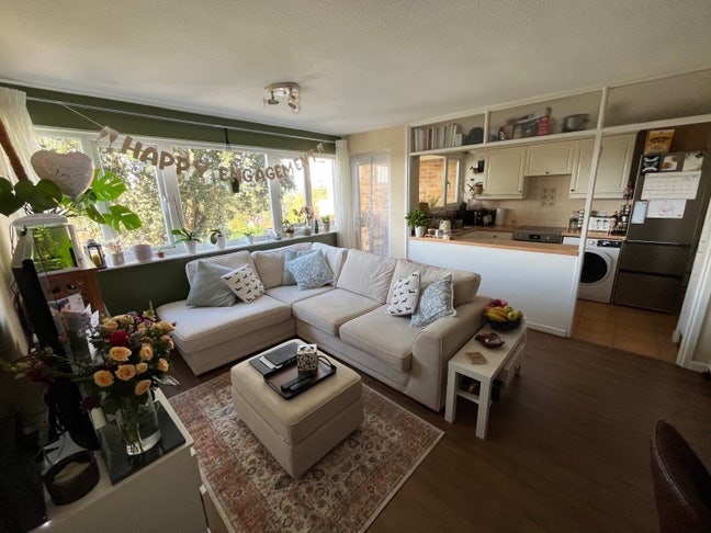 Large Double Bedroom in BS9 w/ Parking Main Photo