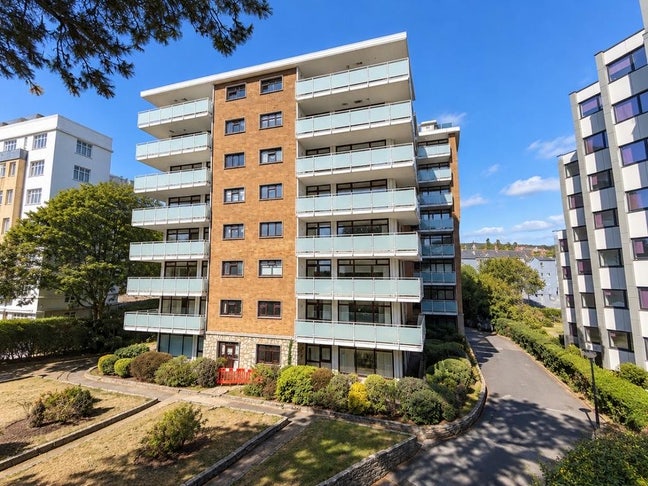 Large flat close to sea and town center Main Photo
