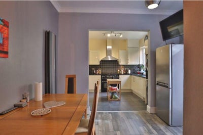 KinGsize Room Close to Town Centre & Hospital Main Photo