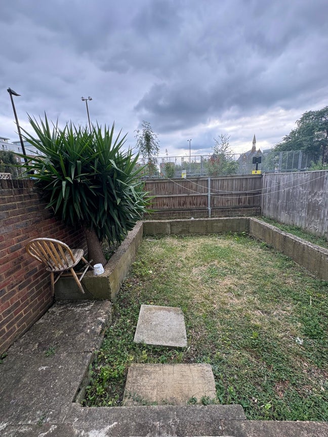 ✅🔐Specious double room with private garden 🔥 Main Photo