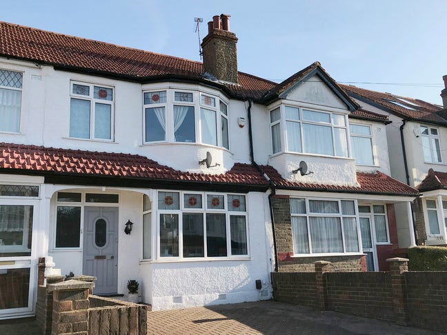 Spacious 3 Bedroom House with garden in Surbiton   Main Photo