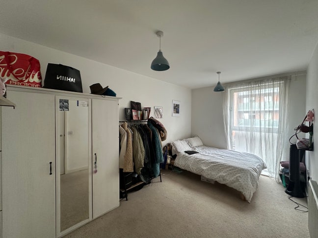 1 bed in 4bed 2 bathrooms - Townhouse Main Photo