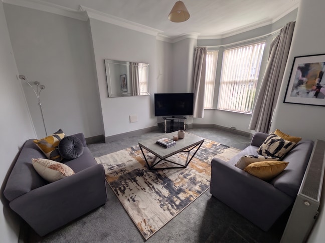 Large 4 Bedroom Property Available Main Photo