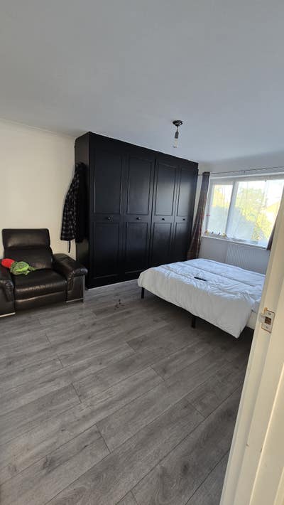 Big Double.Bedroom to Rent (Modern Living) Main Photo