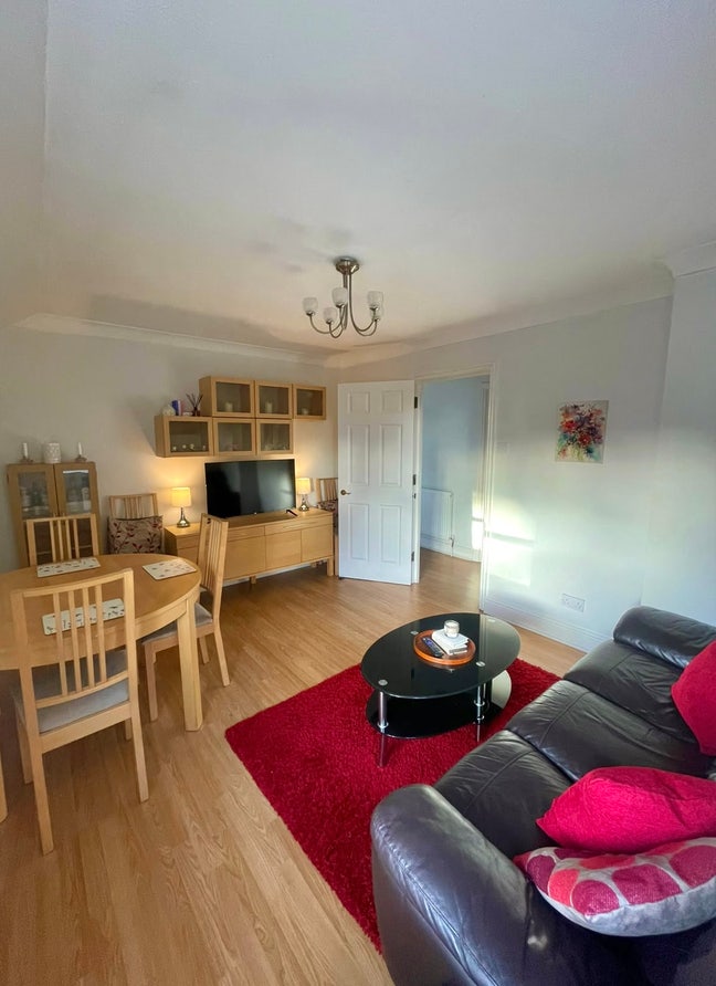 Looking for a female flatmate 🏡 Main Photo