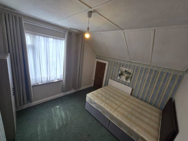Large double room - Twickenham Main Photo