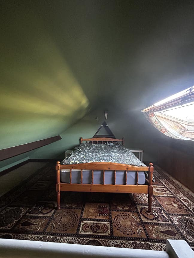 2 rooms to let together, one bedroom, one living.  Main Photo