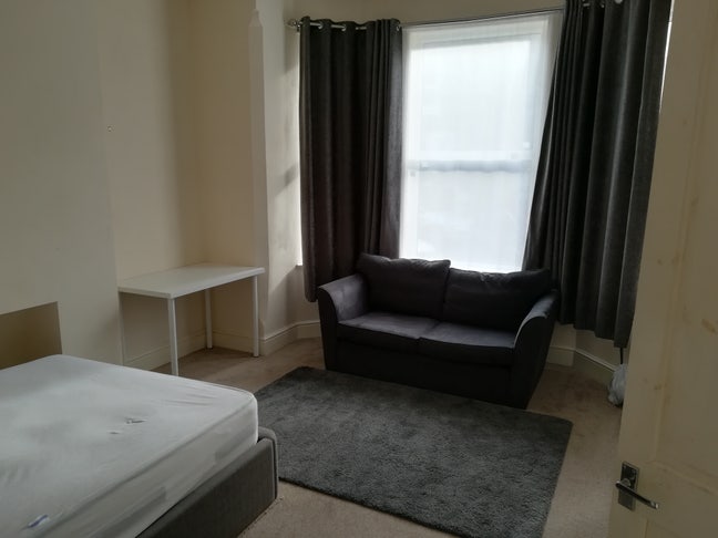Large Room in Lovely Street, Bills & Tax Included Main Photo