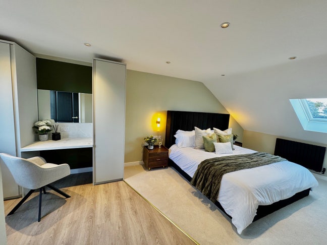 😍 BRAND NEW | 5⭐️ Boutique Suites | 📧 Now Main Photo