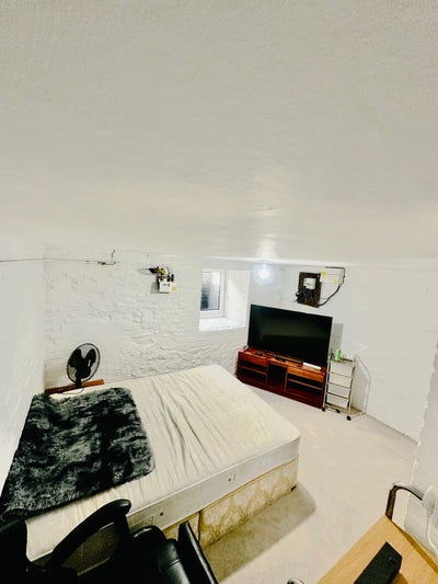 Basement Double Bedroom Available Main Photo