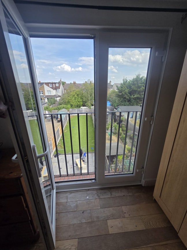 Double Bedroom in Surbiton  Main Photo