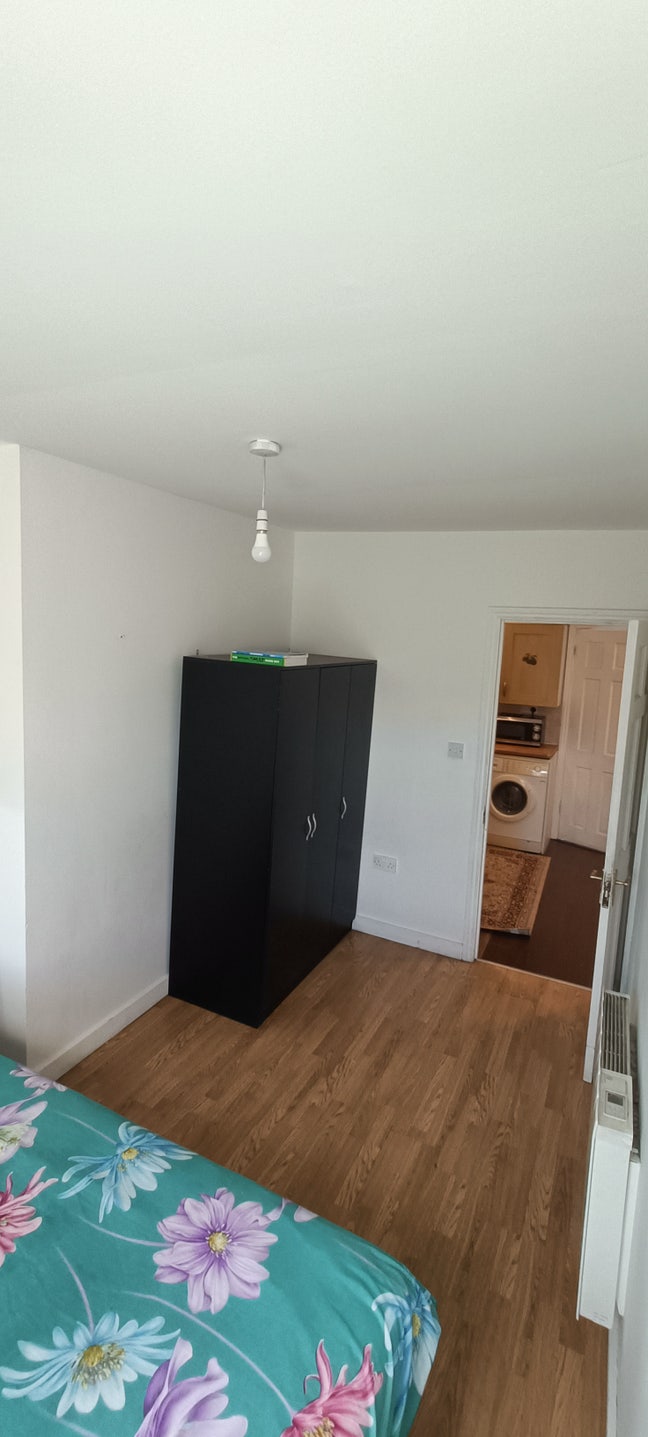 Large Double Room All Bills Included  Main Photo