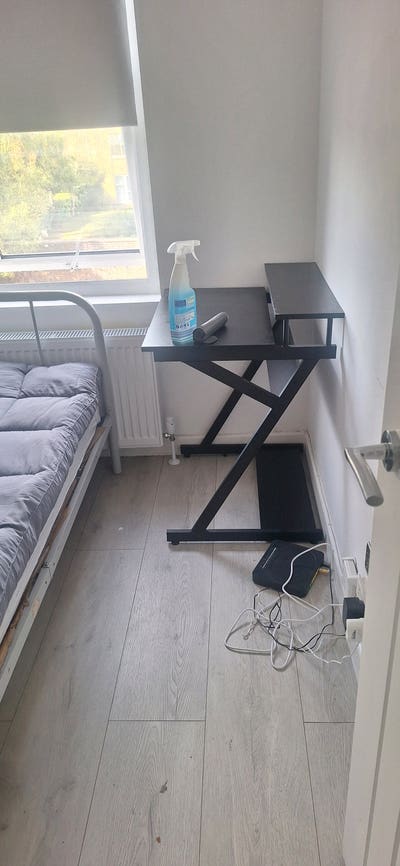 A bright single bedroom for rent Main Photo