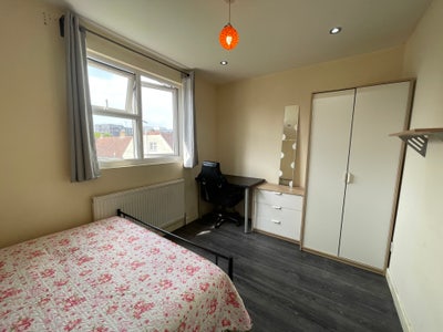 Lovely Double Room in Limehouse/Mile End Main Photo