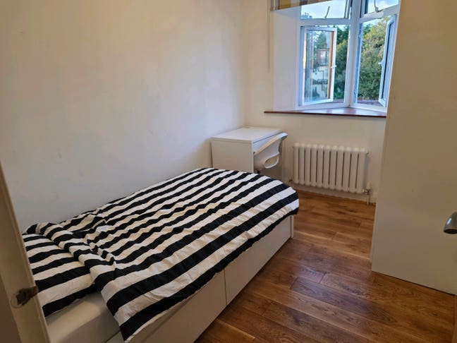 Single room in bright, clean and quiet house Main Photo