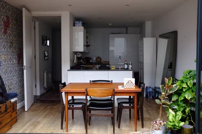 Bright 2-Bed Terrace Flat, NW10 (Bills Included) Main Photo