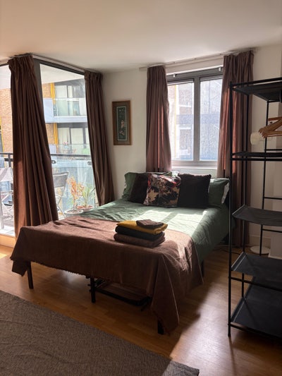 *ALL Bills included: Huge Studio-Style Room SE1* Main Photo