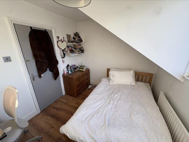 Cosy Small Double Right Next to Hackney Downs Main Photo
