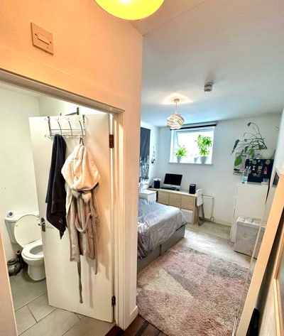 Double En-suite Room in North London warehouse Main Photo