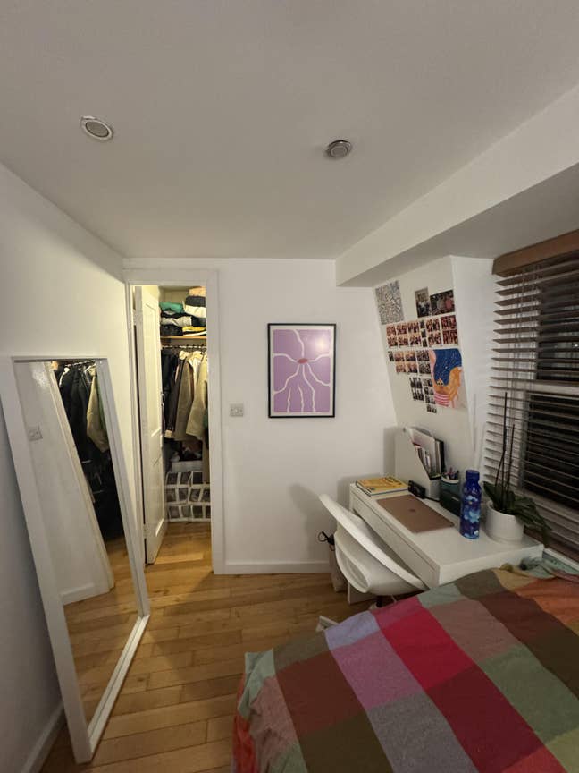 Double bedroom by Victoria Park, female flatshare Main Photo