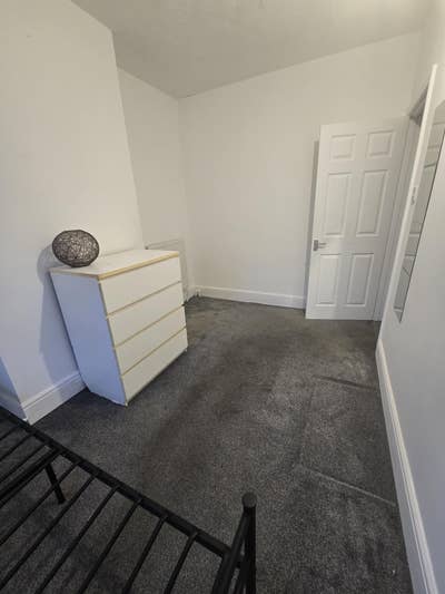 Large Room for One Person Main Photo