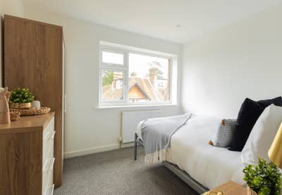 Professional house share - 10mins walk to town ! Main Photo