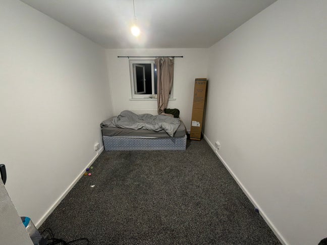 Looking for flare mate have 1 spare room  Main Photo