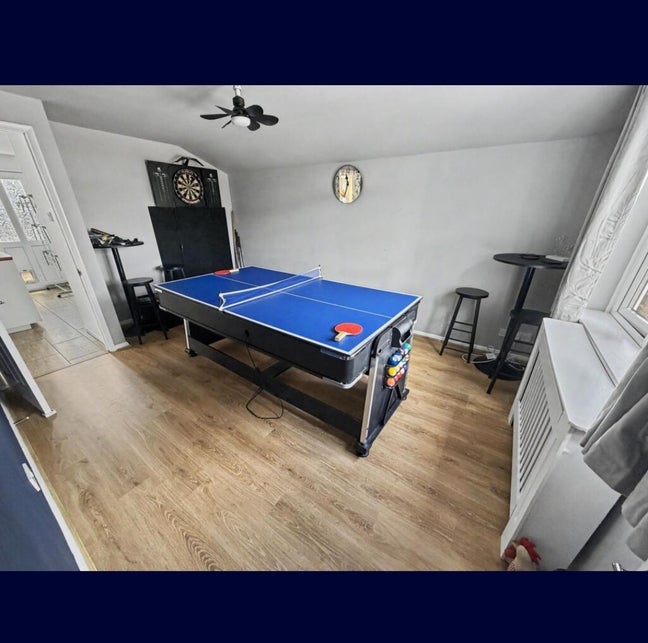 Private annex room to rent in family house Main Photo