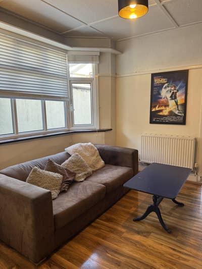 4 Double Bedroom Fully Furnished, close to Uni!  Main Photo