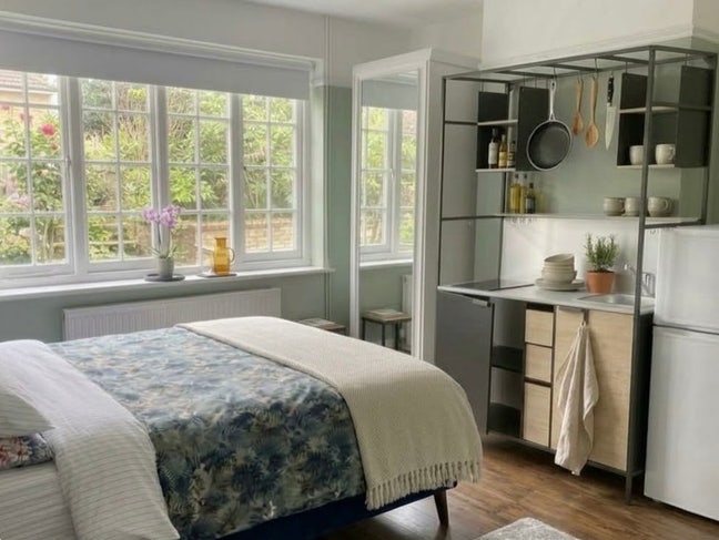 Spacious Ground-Floor Studio in Characterful Home Main Photo