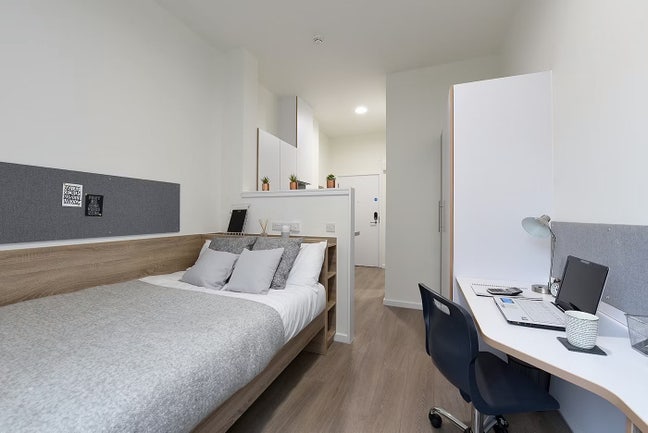 Studio Available | Contract Takeover Main Photo
