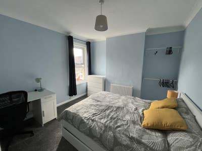 Finished double room for rent - Lee Road Main Photo