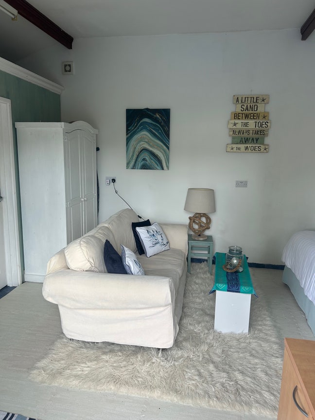 Spacious studio style suite in woodland location Main Photo