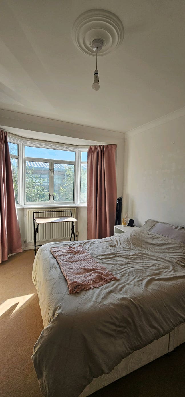 Large, bright double room in Tooting Bec! 🌄🏘 Main Photo