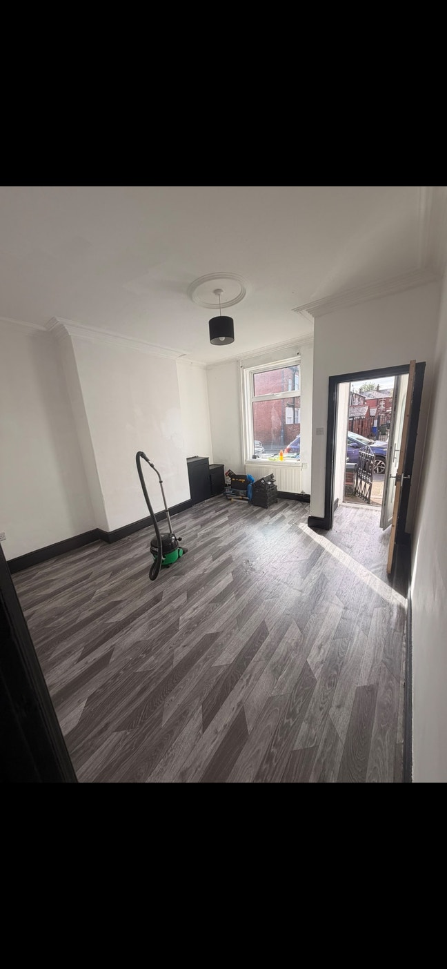 Modern 2 bed 2 bath in central Denton  Main Photo